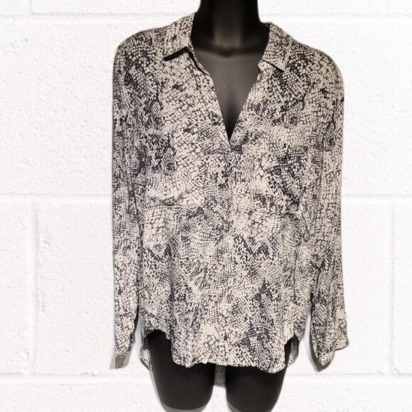Anthropologie Neutral Motif Classic Buttondown Blouse, size XS - Picture 1 of 5